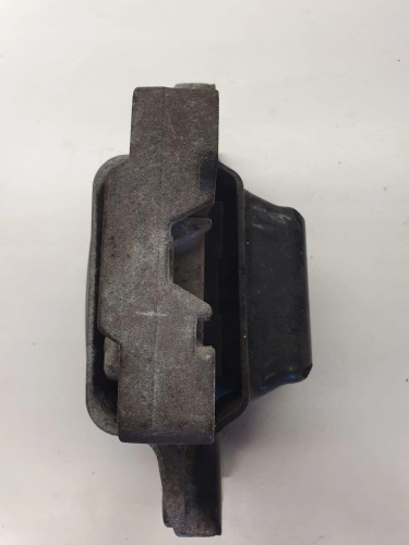 ŁAPA PODUSZKA SILNIKA AUDI A3 8P VW 1.9 K0199555M
