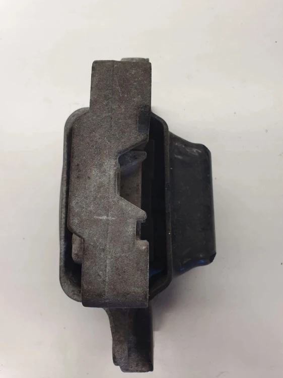 ŁAPA PODUSZKA SILNIKA AUDI A3 8P VW 1.9 K0199555M