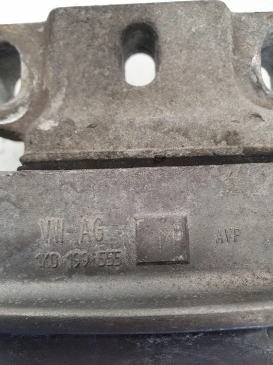 ŁAPA PODUSZKA SILNIKA AUDI A3 8P VW 1.9 K0199555M