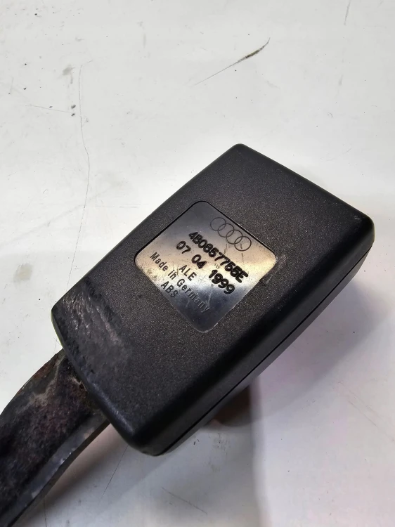 ZAPINKA PASA LEWA AUDI A6 C5 4B0857755E