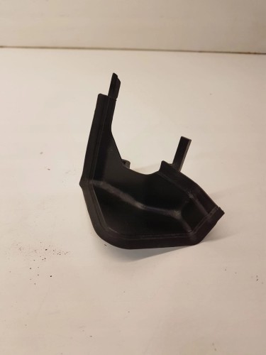 OSŁONA RYNNY KLAPY BAGAŻNIKA AUDI A3 8P 8P4827685