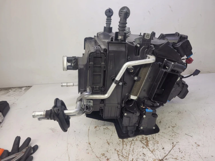 NAGRZEWNICA KOMPLETNA AUDI A6 C6 4F1820351AB