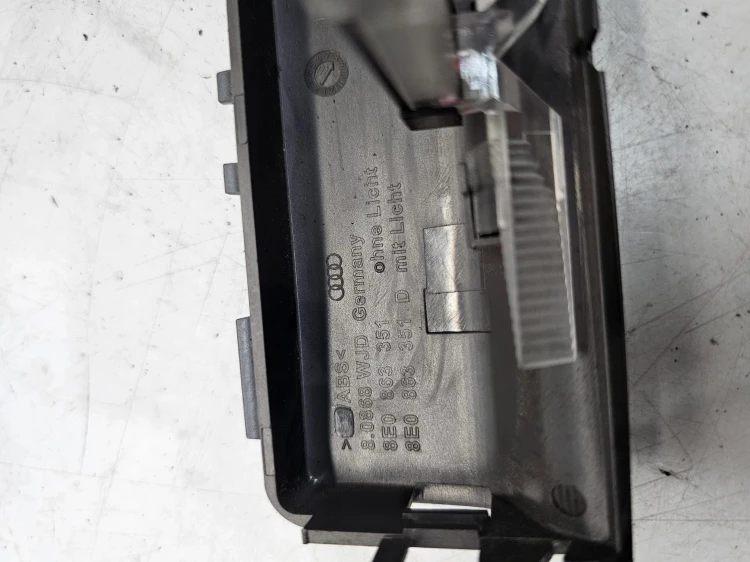 ZAŚLEPKA TUNELU POPIELNICZKI TYŁ AUDI A4 B6 B7 8E0863351D SZARA
