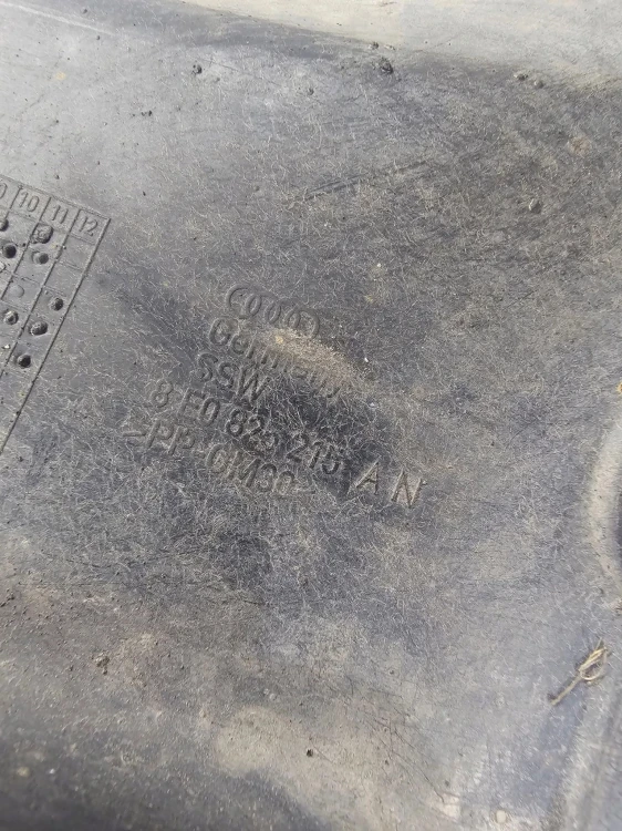 OSŁONA PODWOZIA LEWY TYŁ AUDI A4 B6 B7 8E0825215AN