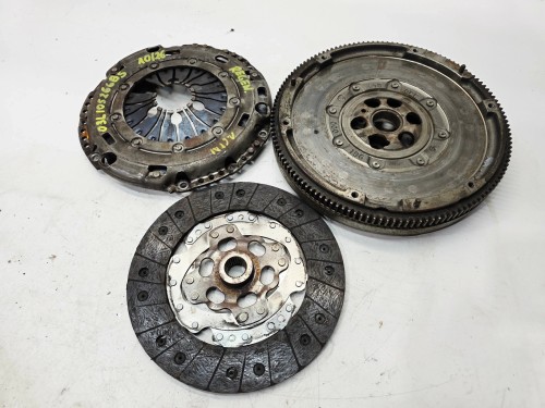 KOŁO DWUMASOWE SPRZĘGŁO AUDI VOLKSWAGEN SEAT SKODA 1.6TDI 03L105266BS 10/26