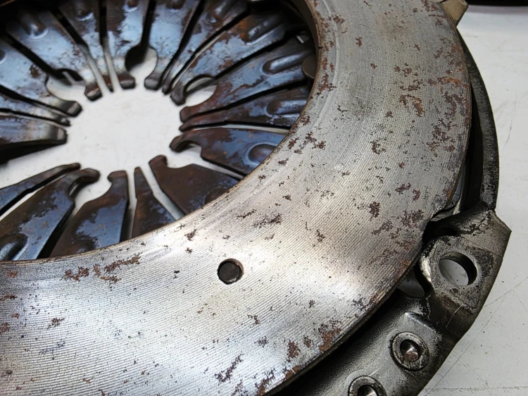 KOŁO DWUMASOWE SPRZĘGŁO AUDI VOLKSWAGEN SEAT SKODA 1.6TDI 03L105266BS 10/26