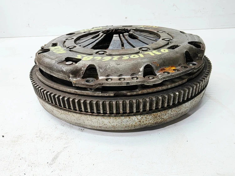 KOŁO DWUMASOWE SPRZĘGŁO AUDI VOLKSWAGEN SEAT SKODA 1.6TDI 03L105266BS 10/26