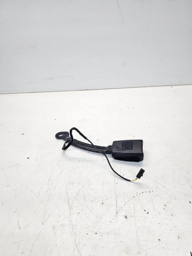 ZAPINKA PASA PRAWA PASAŻER AUDI A3 8V 8V0857756B