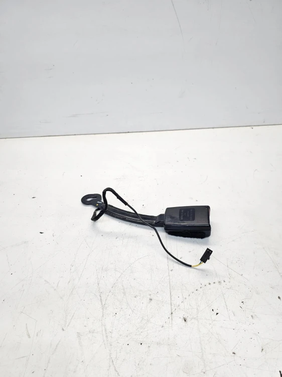 ZAPINKA PASA PRAWA PASAŻER AUDI A3 8V 8V0857756B