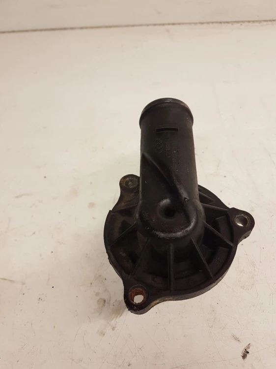 TERMOSTAT OBUDOWA AUDI A4 A5 Q5 3.0 TDI 059121111N