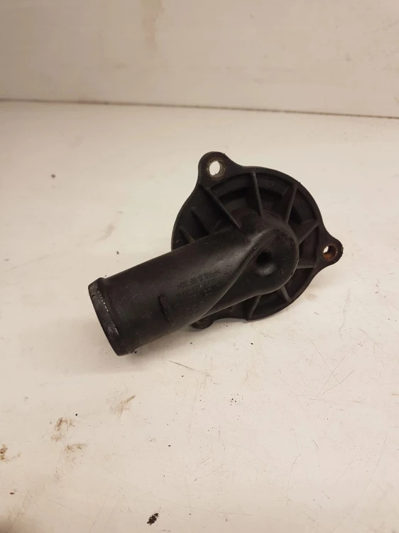 TERMOSTAT OBUDOWA AUDI A4 A5 Q5 3.0 TDI 059121111N