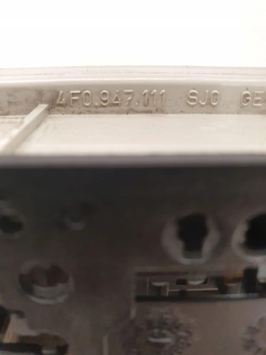 LAMPKA OŚWIETLENIE KABINY AUDI A6 C6 4F0947111