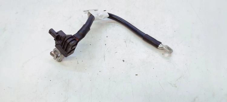 KLEMA MINUSOWA AUDI Q5 8R 8R0915181