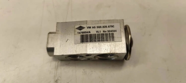 ZAWÓR ROZPRĘŻNY KLIMATYZACJI AUDI A3 8V 5Q0820679C