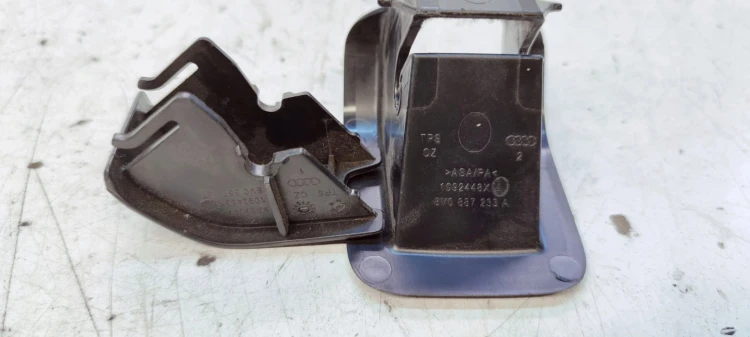 ZAŚLEPKA MOCOWANIA ISOFIX TYŁ AUDI A3 8V 8V0887233A 8V0887187