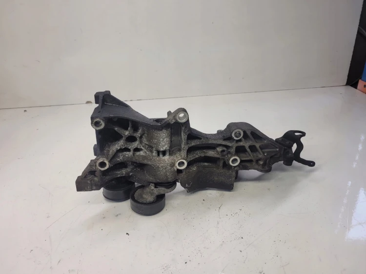 ŁAPA ALTERNATORA AUDI VW SEAT 2.0 TDI 03L903143H