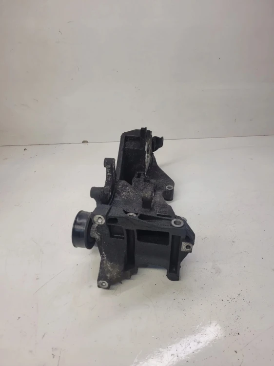 ŁAPA ALTERNATORA AUDI VW SEAT 2.0 TDI 03L903143H