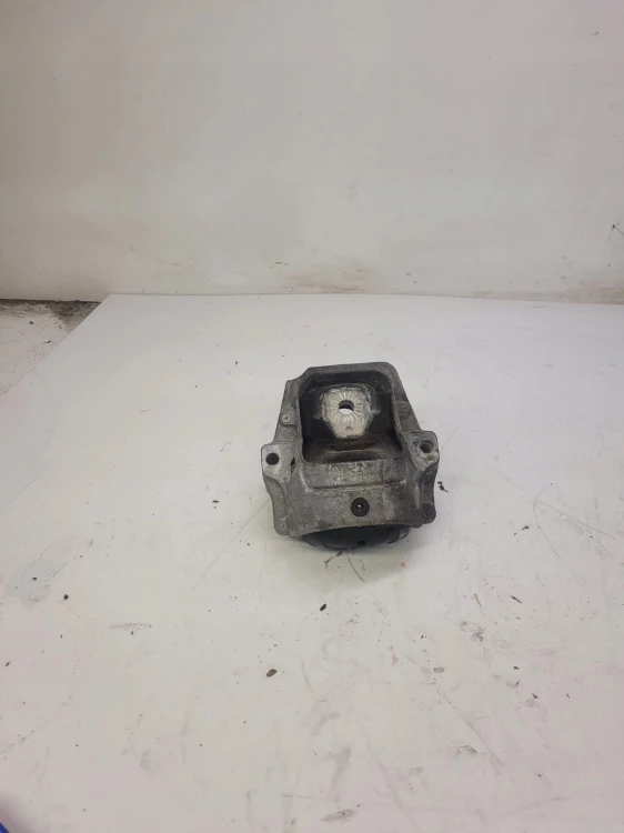 ŁAPA PODUSZKA SILNIKA AUDI A4 A5 Q5 8R0199381AL
