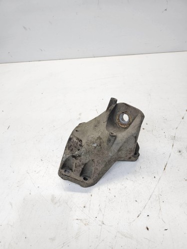 ŁAPA PODPORA SKRZYNI PRAWA AUDI A4 B7 8E0399113P