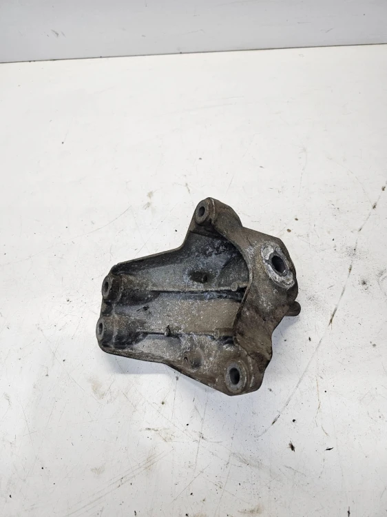 ŁAPA PODPORA SKRZYNI PRAWA AUDI A4 B7 8E0399113P