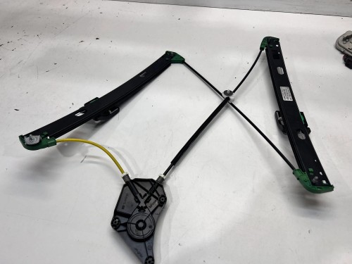 MECHANIZM PODNOSZENIA SZYBY PRAWY PRZÓD AUDI A3 8Y 8Y0837462