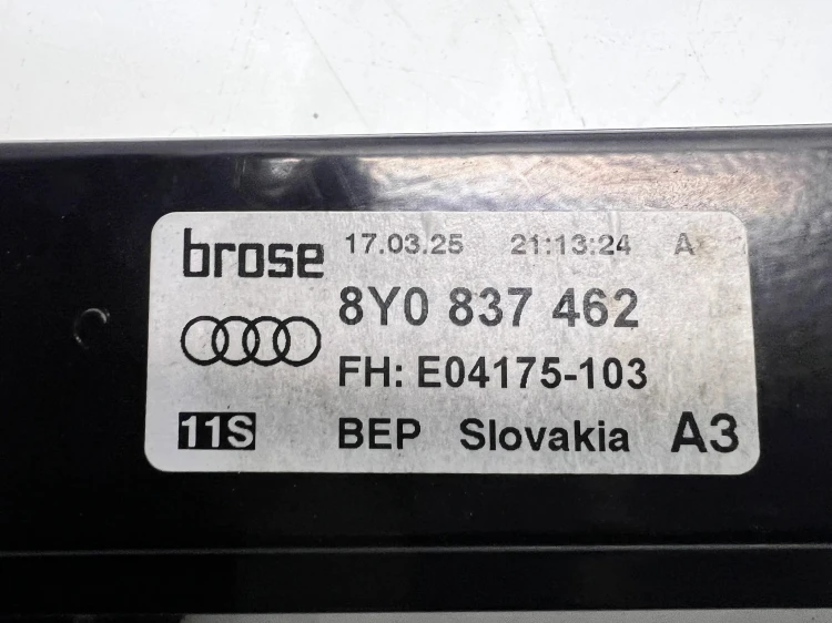 MECHANIZM PODNOSZENIA SZYBY PRAWY PRZÓD AUDI A3 8Y 8Y0837462