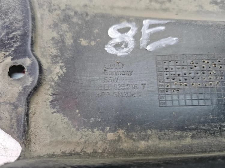 OSŁONA PODWOZIA AUDI A4 B6 B7 PRAWY TYŁ 8E0825216T