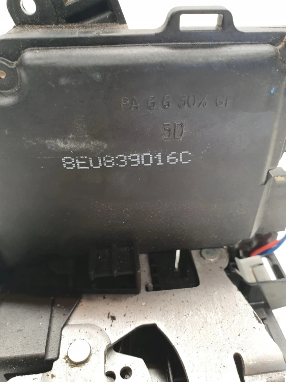 ZAMEK DRZWI PRAWY TYŁ AUDI 8E0839016C 7PIN