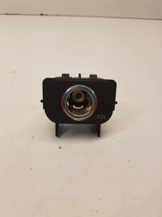 GNIAZDO ZAPALNICZKI TYŁ AUDI A4 B8 A5 Q5 8K0919565