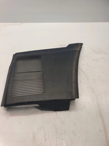 PODSZYBIE PLASTIKOWE AUDI AUDI A4 B7 8E1819447A