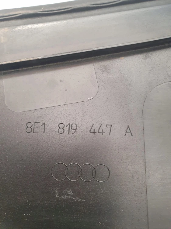 PODSZYBIE PLASTIKOWE AUDI AUDI A4 B7 8E1819447A