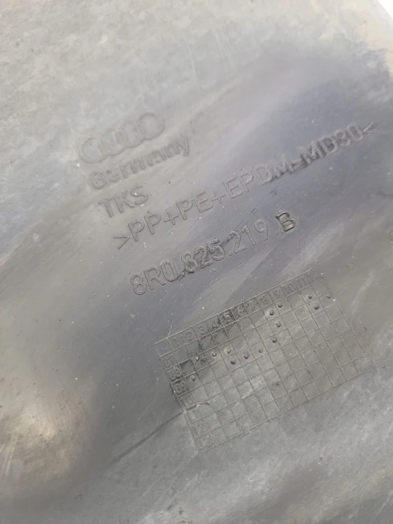 OSŁONA PŁYTA PODWOZIA LEWY TYŁ AUDI Q5 8R0825219B