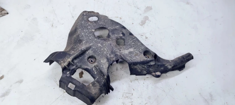 OSŁONA WAHACZA PRAWY TYŁ AUDI A6 C6 4F0505416L