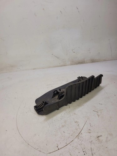OSŁONA WAHACZA LEWY TYŁ AUDI A4 B9 8W0505415E