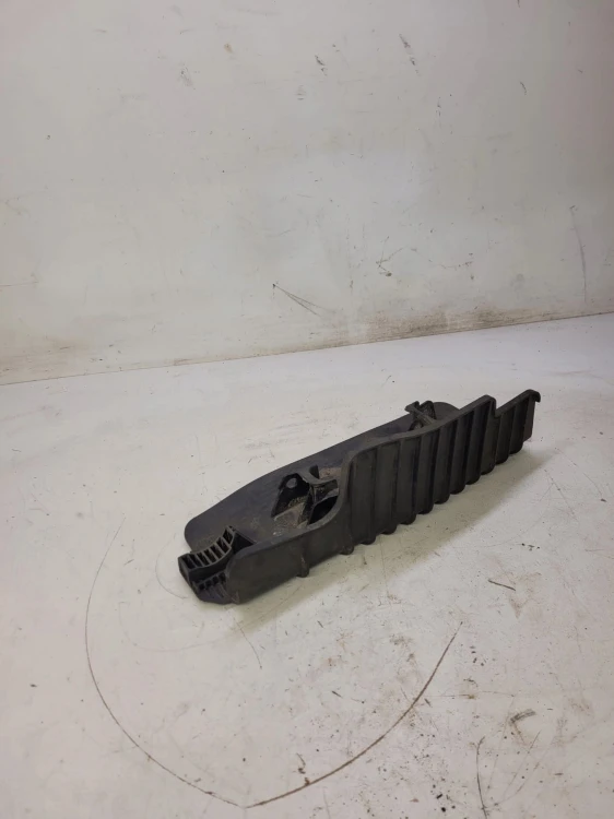 OSŁONA WAHACZA LEWY TYŁ AUDI A4 B9 8W0505415E
