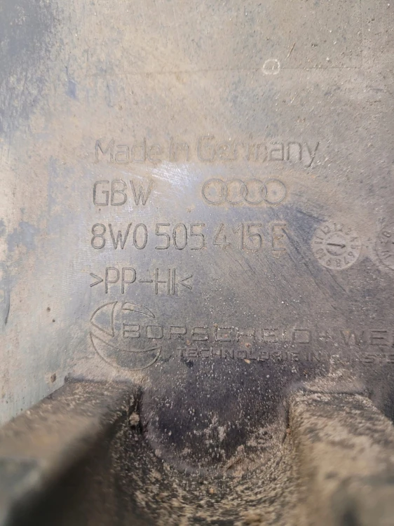 OSŁONA WAHACZA LEWY TYŁ AUDI A4 B9 8W0505415E