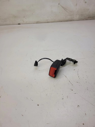 ZAPINKA PASA TYŁ AUDI A4 B9 A5 8W 8W0857740D