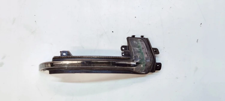 KIERUNKOWSKAZ LUSTERA PRAWY AUDI A4 B8 A5 8T LIFT 8K0949102C