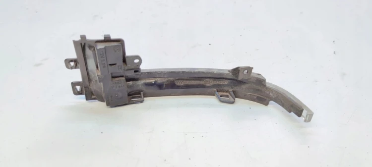 KIERUNKOWSKAZ LUSTERA PRAWY AUDI A4 B8 A5 8T LIFT 8K0949102C
