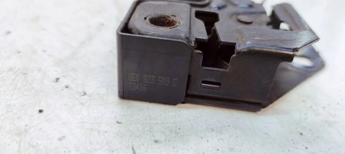 ZAMEK MASKI RYGIEL AUDI A4 B7 8E0823509C