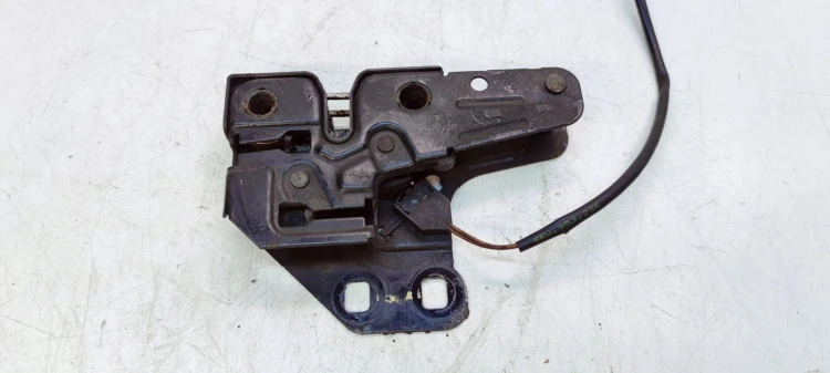 ZAMEK MASKI RYGIEL AUDI A4 B7 8E0823509C