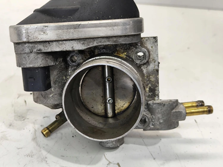 PRZEPUSTNICA AUDI VW SEAT SKODA 1.6 B 06B133062P