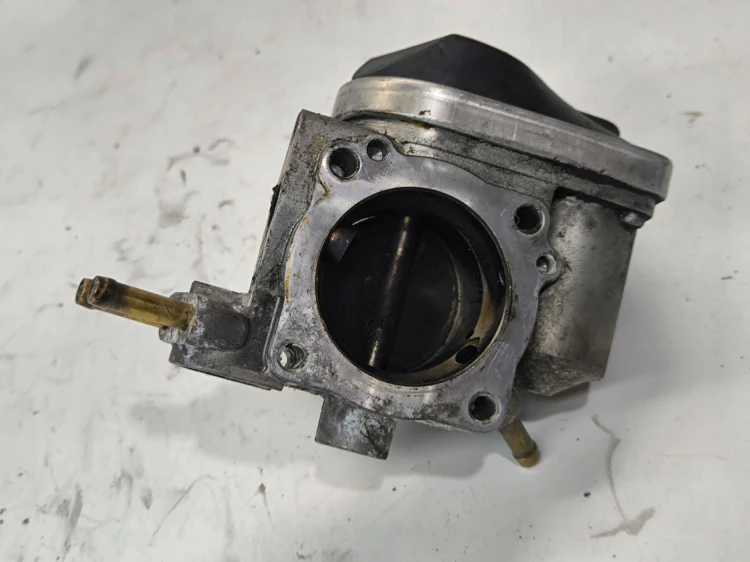 PRZEPUSTNICA AUDI VW SEAT SKODA 1.6 B 06B133062P