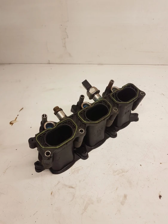 KOLEKTOR SSĄCY AUDI A4 B7 A6 C6 3.2 FSI 06E133109J