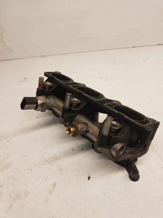 KOLEKTOR SSĄCY AUDI A4 B7 A6 C6 3.2 FSI 06E133109J