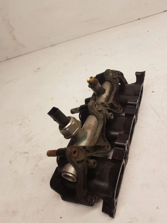 KOLEKTOR SSĄCY AUDI A4 B7 A6 C6 3.2 FSI 06E133109J
