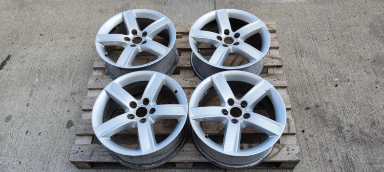FELGA FELGI AUDI A4 A5 Q5 7,0J R17 ET37 8R0071497
