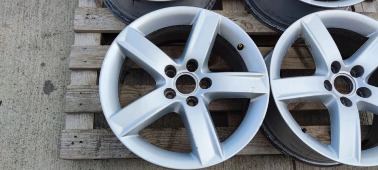 FELGA FELGI AUDI A4 A5 Q5 7,0J R17 ET37 8R0071497