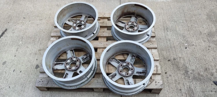 FELGA FELGI AUDI A4 A5 Q5 7,0J R17 ET37 8R0071497