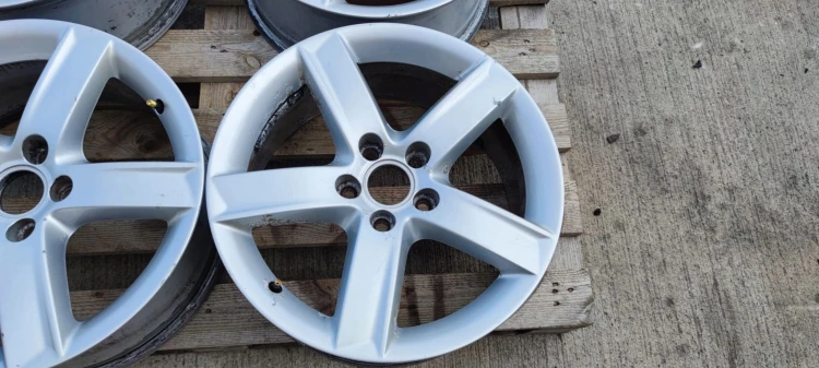 FELGA FELGI AUDI A4 A5 Q5 7,0J R17 ET37 8R0071497